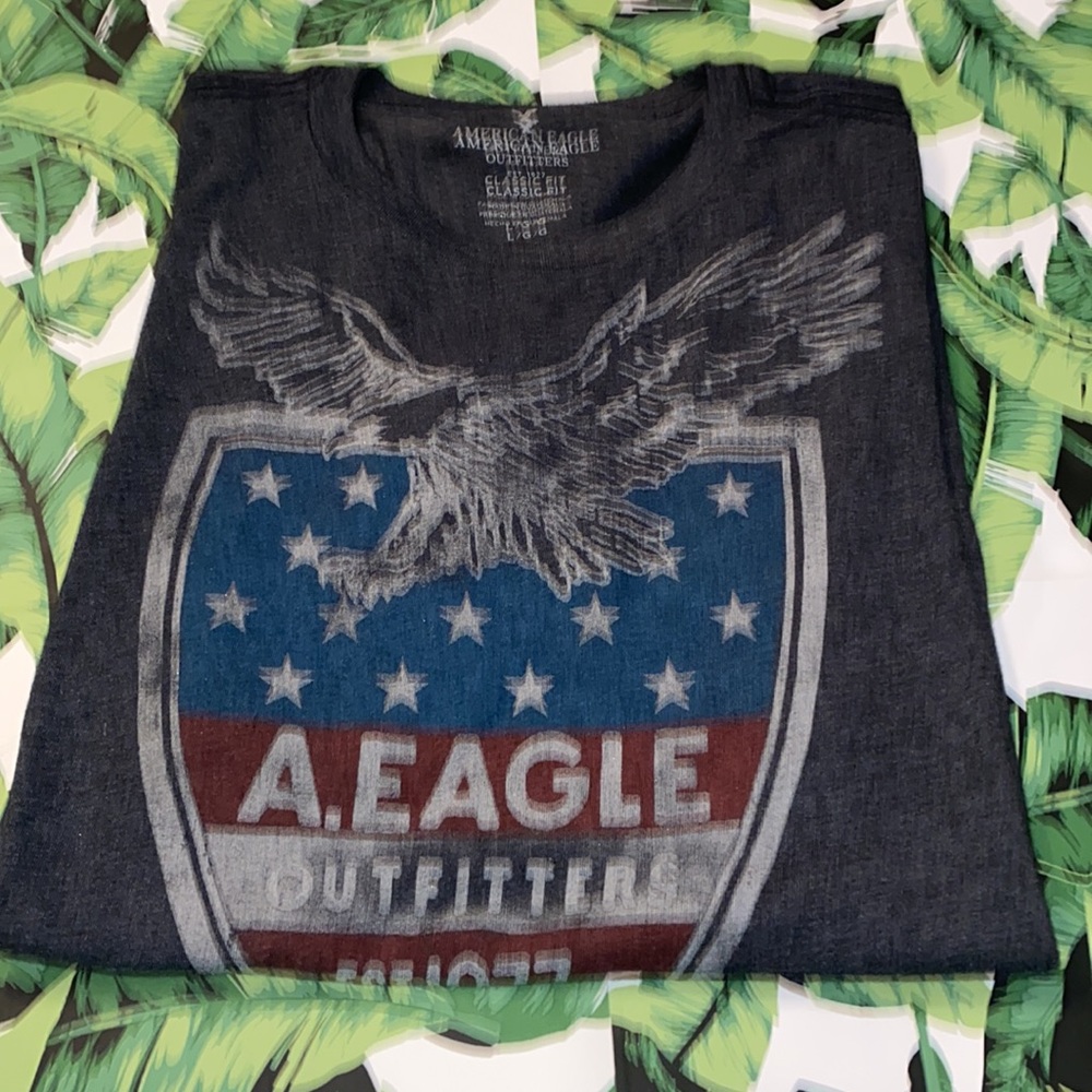 American Eagle Outfitters T-Shirt Size Large